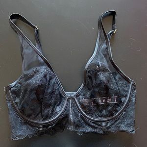 32D lacy victoria's secret bra